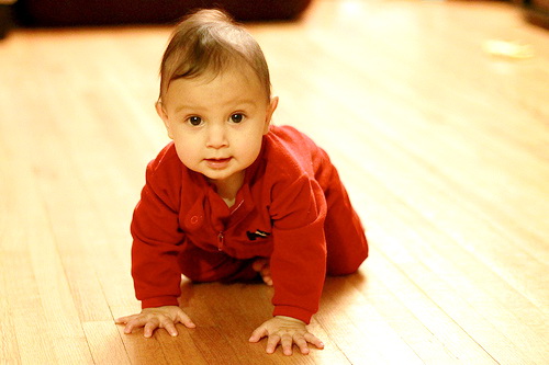 How and When Baby Starts Crawling